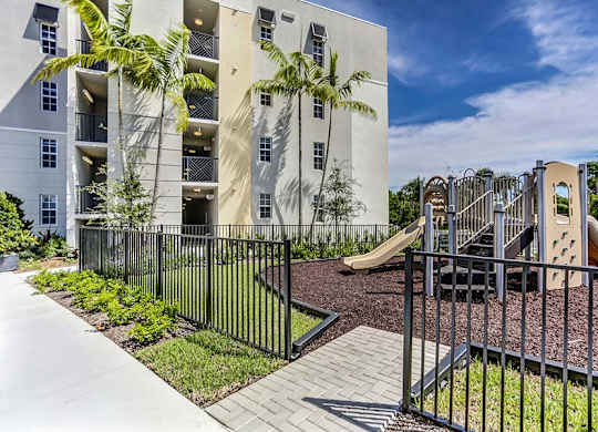 The District Boynton - Apartments in Palm Beach County - playground