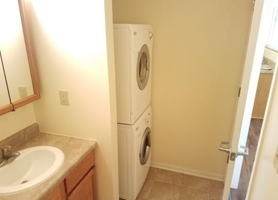 Bathroom With Washer Dryer at Windsor Crest Apartments, Davenport