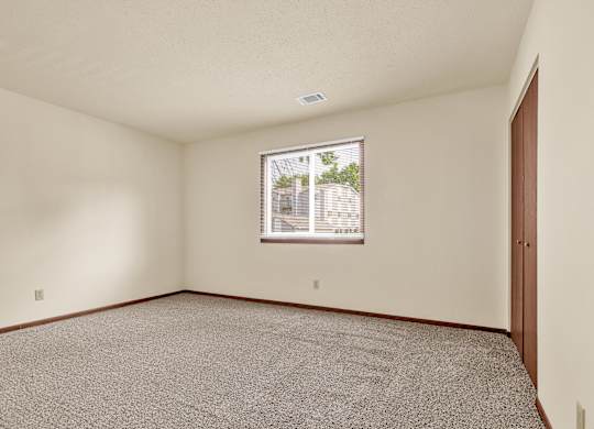Plush Carpeting at Windsor Crest Apartments, Davenport , Iowa
