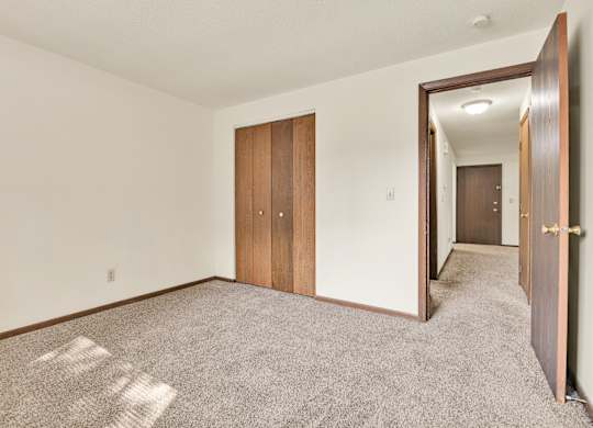 Lush Wall-To-Wall Carpeting In Bedroomsat Windsor Crest Apartments, Davenport 52807