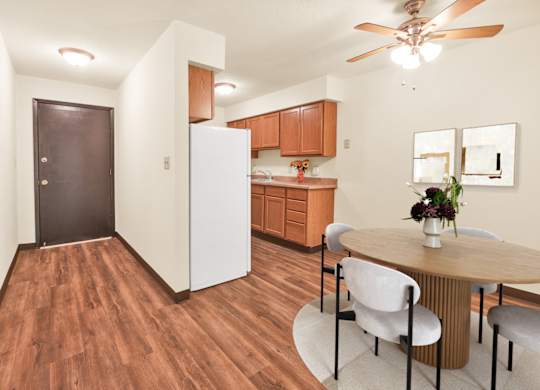 Kitchen And Dining Area at Indian Ridge Apartments, Davenport