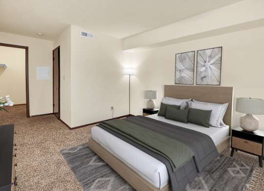 Large Bedroom at Indian Ridge Apartments, Davenport, Iowa