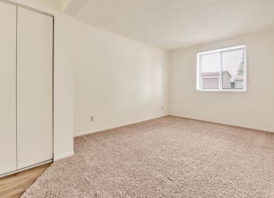 Unfurnished Bedroom at Indian Ridge Apartments, Davenport