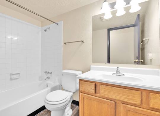 Bathroom With Bathtub at Indian Ridge Apartments, Iowa