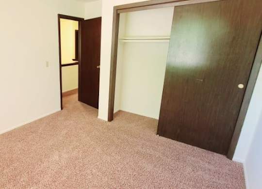 Lush Wall-To-Wall Carpeting In Bedrooms at Kimberly Club Apartments, Iowa