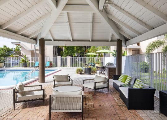 Poolside Lounge at DEL ORO APARTMENT HOMES, Plantation, FL