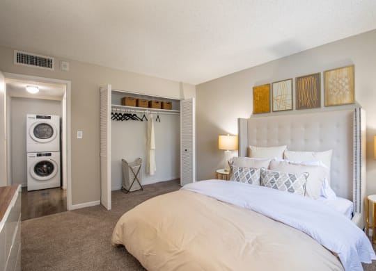 Master Bedroom at DEL ORO APARTMENT HOMES, Plantation, FL, 33313