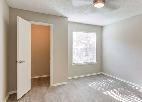 Beautiful Bright Bedroom at Newport Colony Apartment Homes, Casselberry, FL
