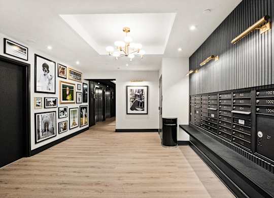 Frames at Chateau on Wells, Chicago, IL