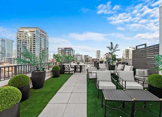 Common area view at Chateau on Wells, Chicago, Illinois