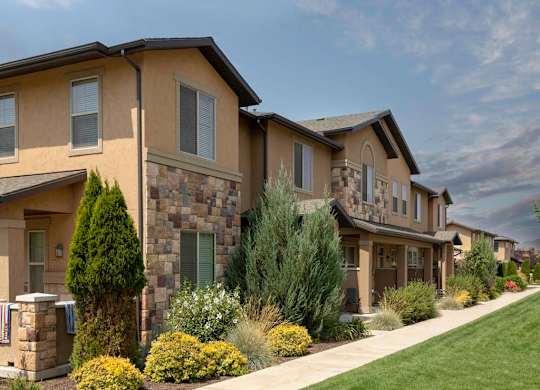 Four Seasons Apartments and Townhomes Exterior View of Homes