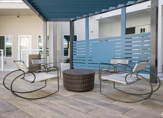 Outdoor courtyard with seating at NOVI at Concord.