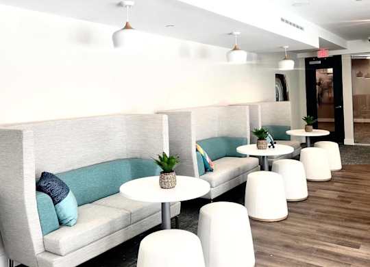 Lounge space at Novi Rise