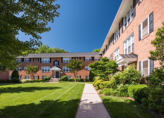 Nice Apartment Rentals in National Landing Arlington VA