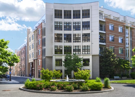 Spacious apartment rentals in Crystal City Arlington Virginia