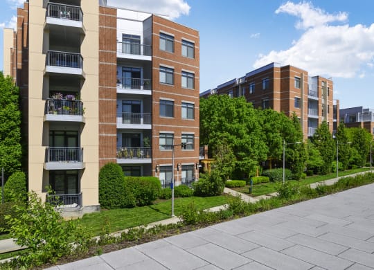 Spacious apartment rentals in Crystal City Arlington Virginia
