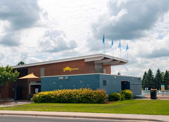 A building with a sign that says