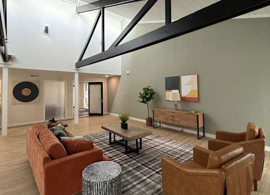 Decorated Lounge Area at The Retreat at Walnut Creek, Columbus , OH, 43232