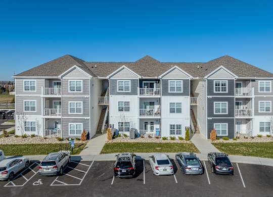 Building Exterior View at The Residences at Akita Lane, Canal Winchester, OH 43110