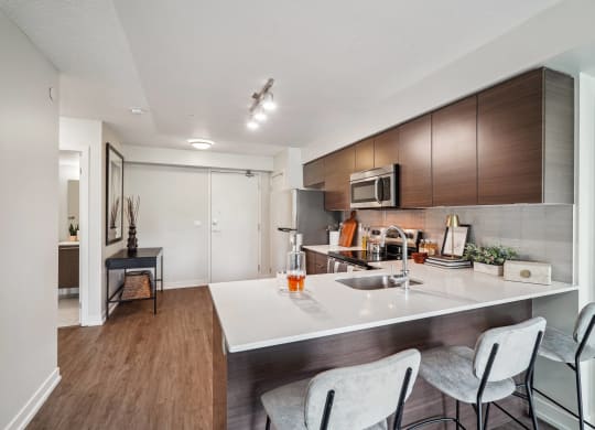 the preserve at ballantyne commons apartment kitchen and dining area