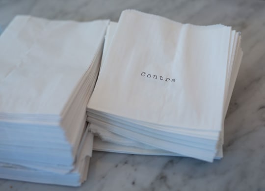 napkins that say "contra" on them