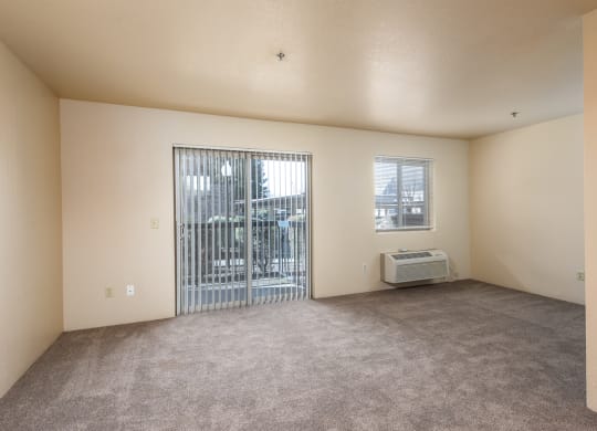 Unfurnished Living Area at Altamont Apartments, Rohnert Park, CA, 94928