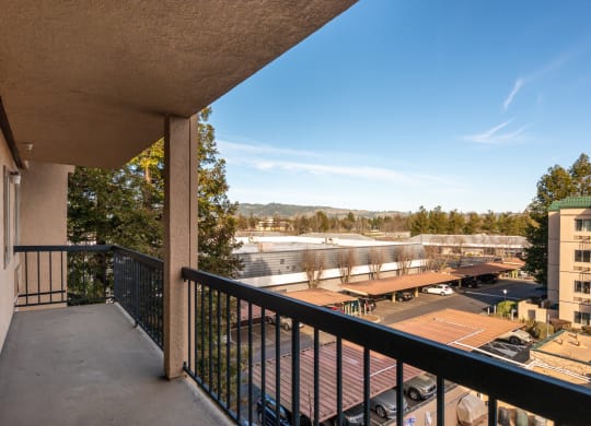 Large Private Patios & Balconies at Altamont Apartments, Rohnert Park, CA, 94928