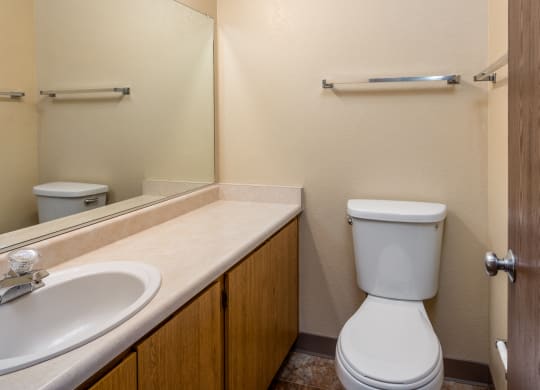 Soaking Tubs With Ceramic Tile at Altamont Apartments, Rohnert Park, 94928