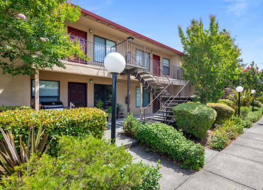 Courtyard at Manor Apartments, Rohnert Park, California