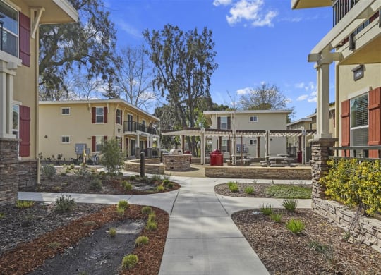 Intertwining walkways connecting homes at Parkside Apartments, Davis, 95616