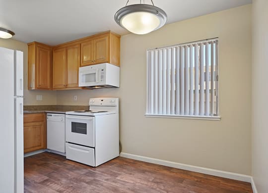 Fully Equipped Kitchen With Modern Appliances at Colonial Garden Apartments, San Mateo, CA