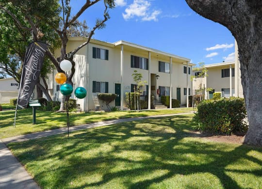 Lush Green Outdoors at Colonial Garden Apartments, San Mateo, CA