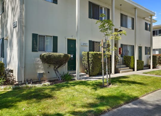 Green Landscape at Colonial Garden Apartments, San Mateo, CA, 94401