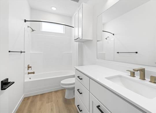 Bathroom With Bathtub at Alante Homes at Spring Run, Idaho