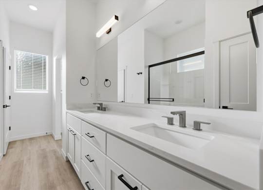 Spacious Bathroom at Alante Homes at Spring Run, Idaho