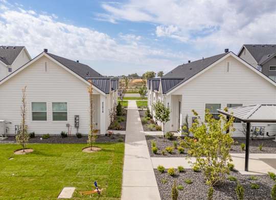 Walking Path at Alante Homes at Spring Run, Caldwell, Idaho