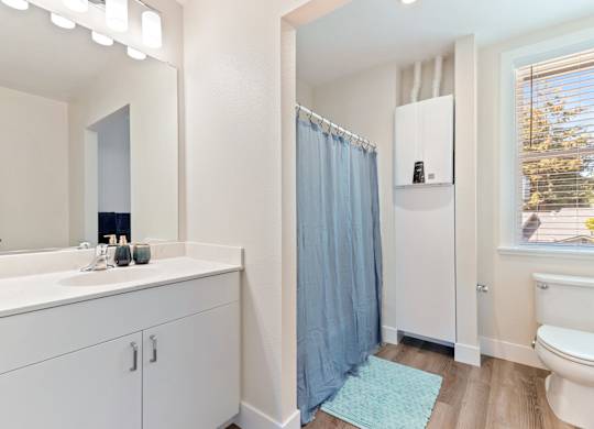 Bathroom With Bathtub at Edgeway Plaza, California, 94928