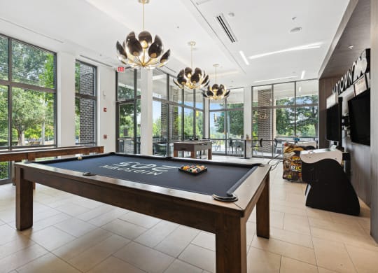 additional photo for property listing at chic digs with room to stretch out in the village 22 car