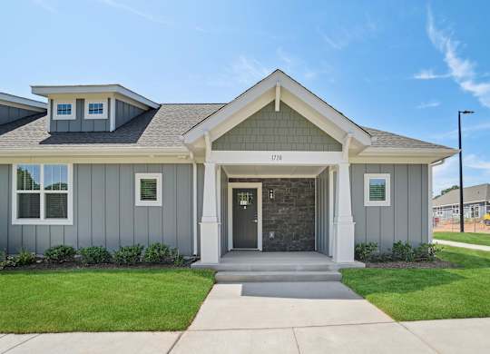Leasing Office Exterior at Zora University, Charlotte, 28213