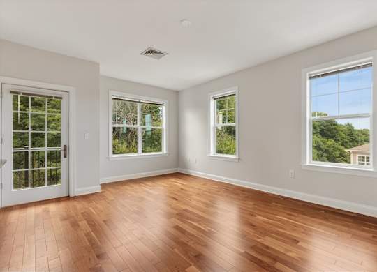 Room with Shiny wooden floors at Palmer View, Pennsylvania, 18045
