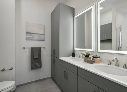 Bright Bathroom at Heritage Court, Ewing, 08628