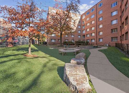 Courtyard at Wellington Apartments, Arlington, Virginia