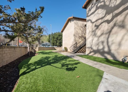 additional photo for property listing at chic digs with room to stretch out in the village 22 car at Alturas Paso Robles Apartment Homes, Paso Robles, California