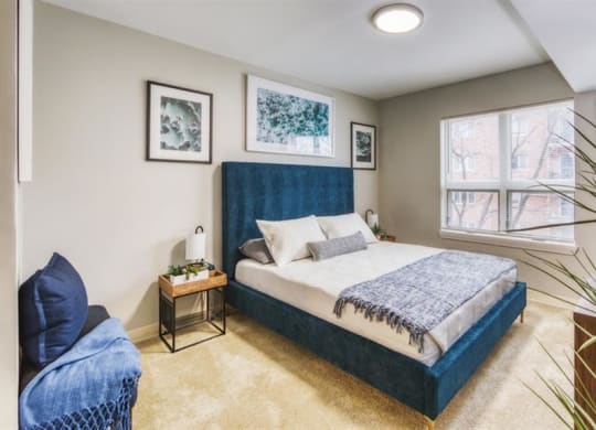 Comfortable Bedroom at Renew Five Ninety Five, Des Plaines