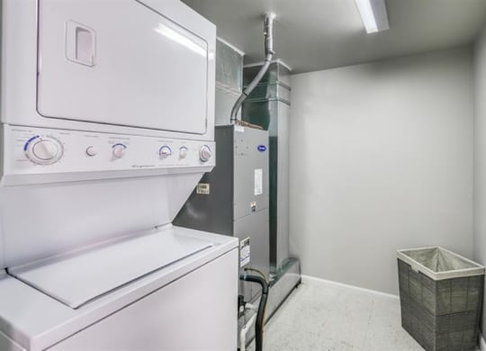 In Home Full Size Washer And Dryer at Renew Five Ninety Five, Des Plaines