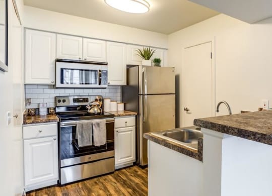 Fully Equipped Kitchen at The Mark Apartments, Glendale Heights, 60139