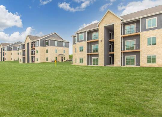 Exterior of Sendero Ridge Apartments Community