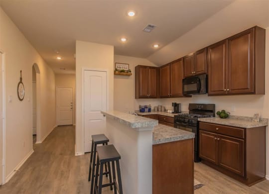 a kitchen or kitchenette at chic hollywood home central to everything at The Village at Granger Pines, Conroe