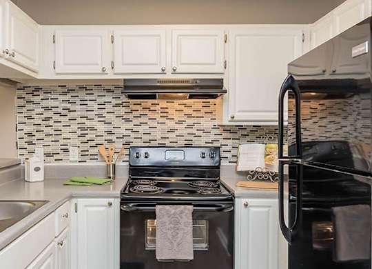 Kitchen With Black Appliances at Westbury Creek, Augusta, GA