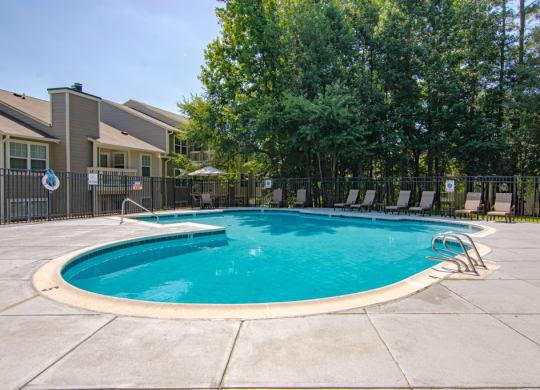 a swimming pool at Hunters Chase Apartments, Virginia